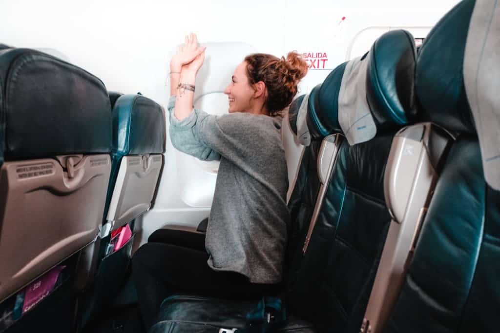 Yogaübungen fürs Flugzeug