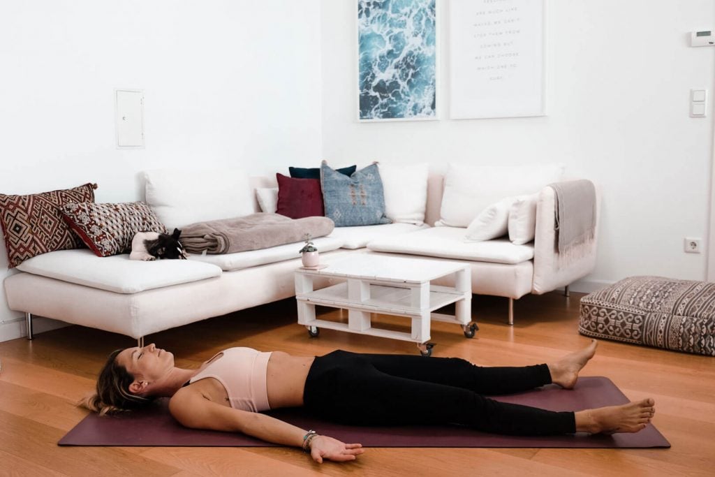 Savasana 12 Positionen für Anfänger Yoga