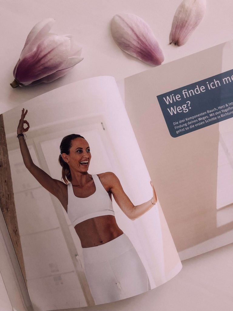 Buch "Yoga & Juliet: Lebe deine Träume und finde deinen Weg mit 8 Vinyasa Yoga Flow"